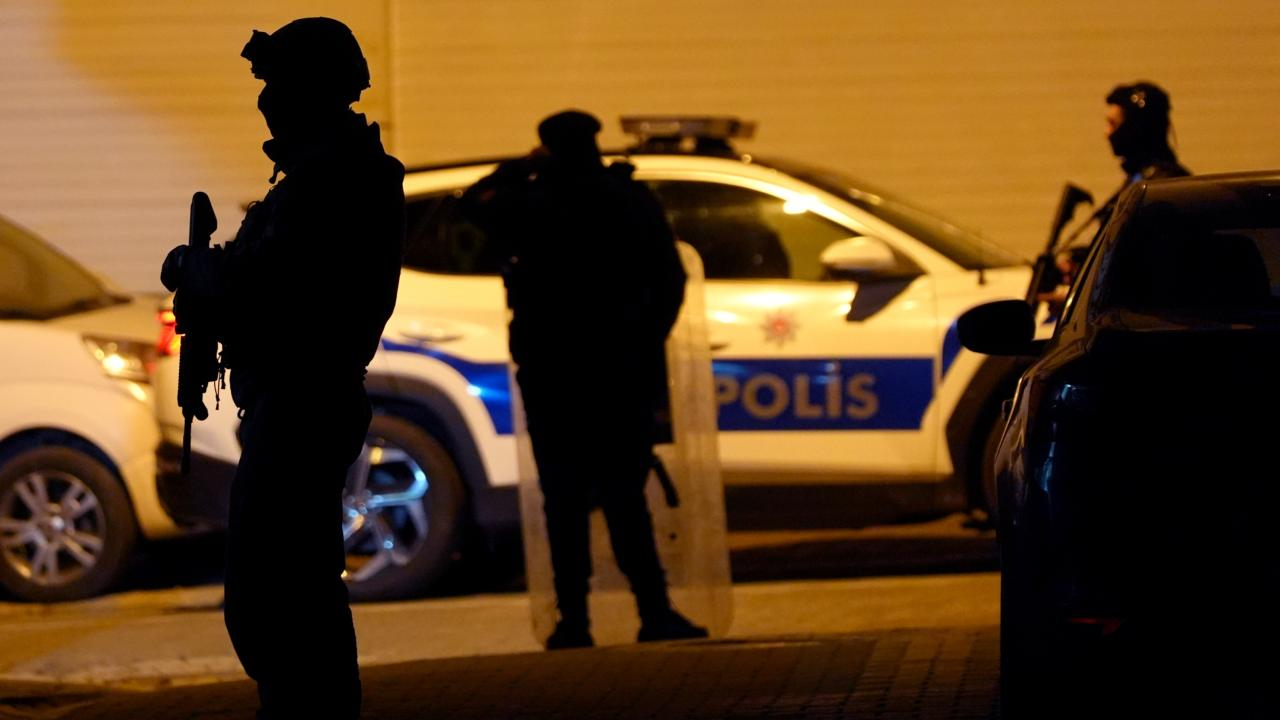 Sabit ücret değil, saatlik ödeme: Polis maaşına ek 17 bin TL geliyor! İşte örnek hesaplama tablosu…