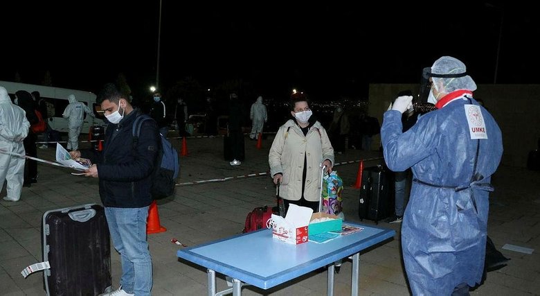 Ukrayna’dan getirilen 298 Türk vatandaşı Manisa’daki yurtta karantinaya alındı