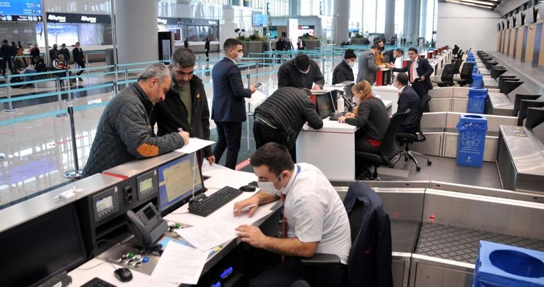 İstanbul Havalimanı’nda iç hat yolcularının seyahat izin belgesi için başvuruları başladı