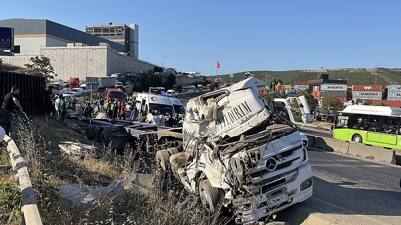 Kocaeli’de katliam gibi kaza! 5 ölü, 1 yaralı var