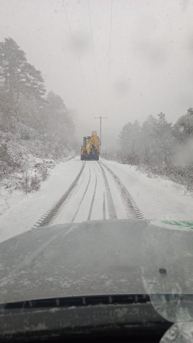 Çanakkale’de karla mücadele! Kapanan 20 köy yolu için çalışmalar sürüyor