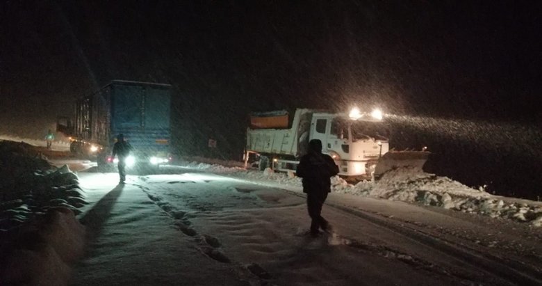 Balıkesir’de kar nedeniyle 284 mahalle yolu ulaşıma kapandı