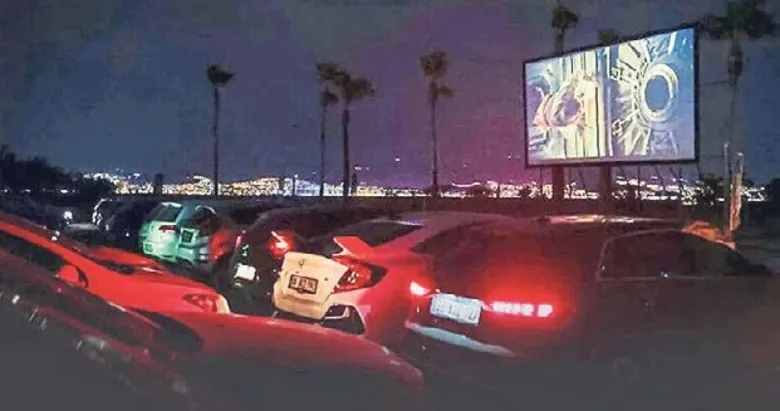 Arabada film keyfi başladı