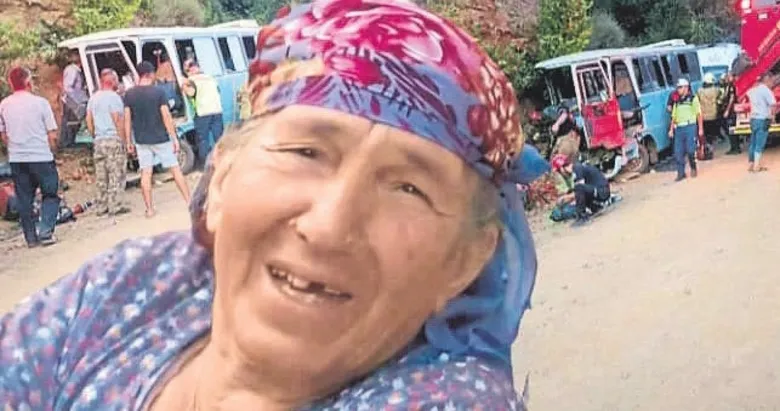 Freni patlayan servis minibüsü kaza yaptı
