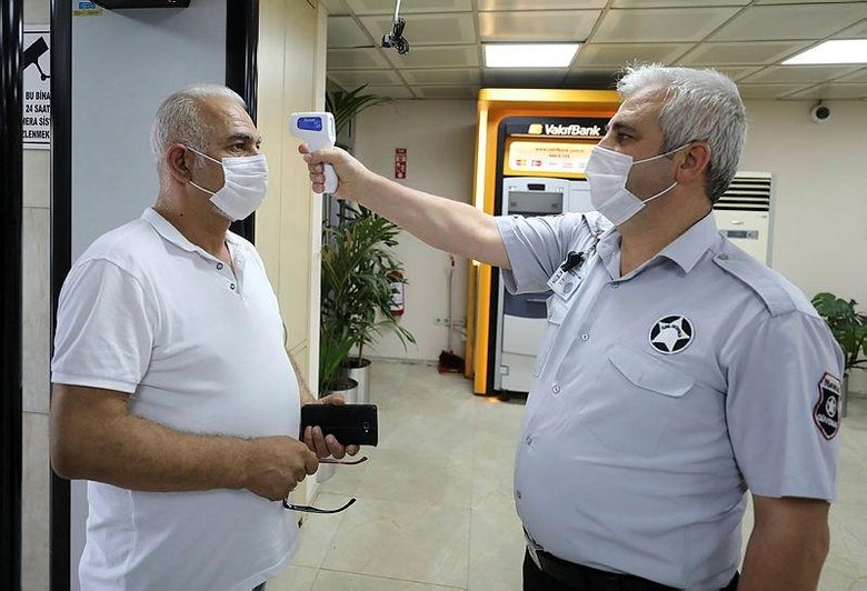 İzmir’de vatandaşların HES Kodu memnuniyeti: Kendimizi daha güvende hissediyoruz