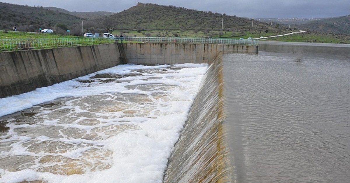 Kuruma noktasına gelmişti: Manisa'da Bağyolu Barajı taştı