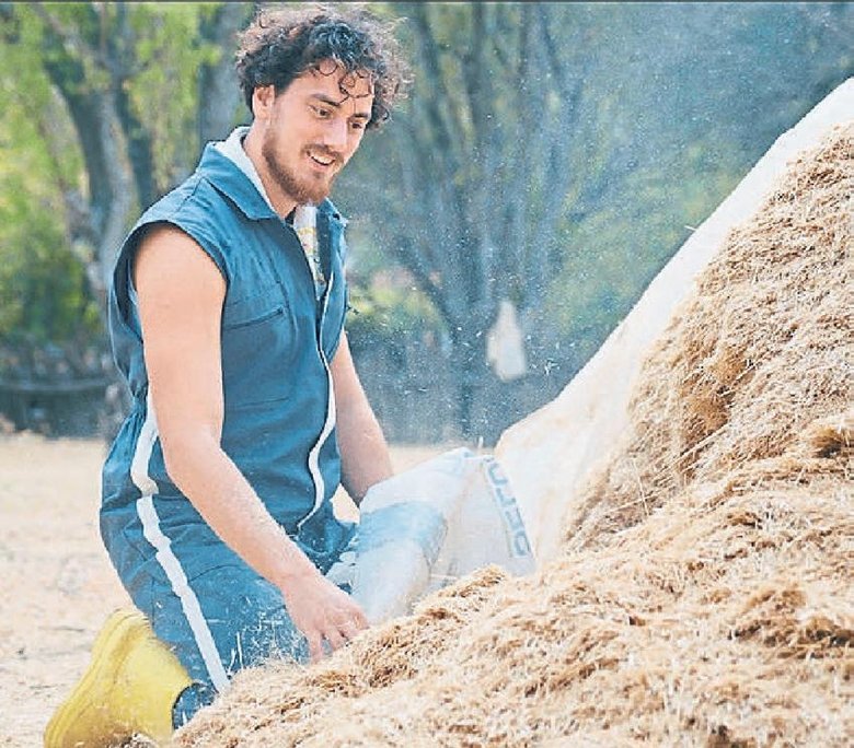 Evrencan Gündüz dedesi ve babası için sarkı yaptı