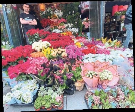 Çiçekçilerde Anneler Günü mesaisi