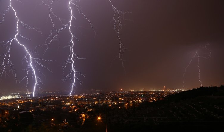 İzmir’e kuvvetli yağış uyarısı! Bugün hava nasıl olacak? 18 Mayıs Çarşamba hava durumu...