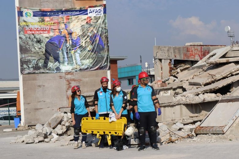 117 kişinin hayatını kaybettiği İzmir Depremi, tatbikatla anıldı