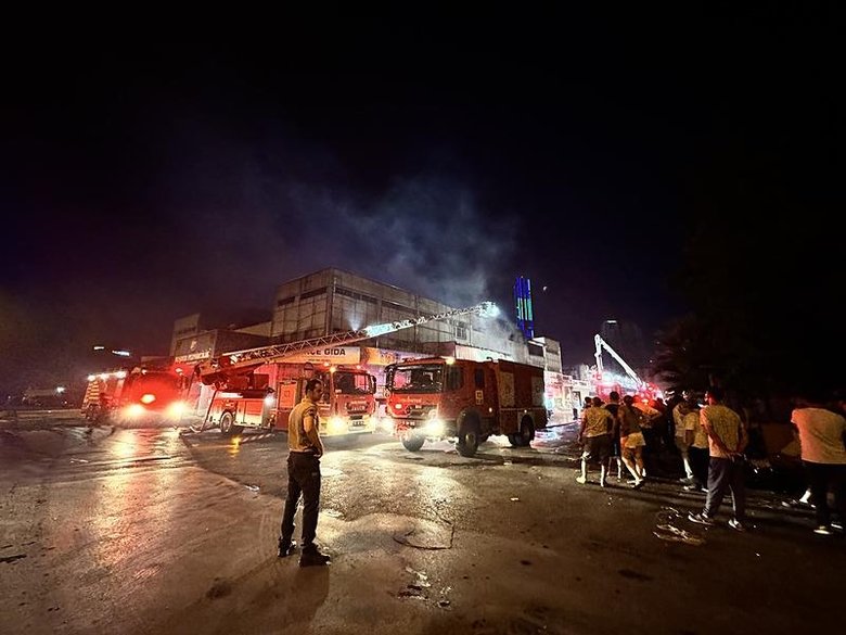 Gıda Çarşısı’nda korkutan yangın