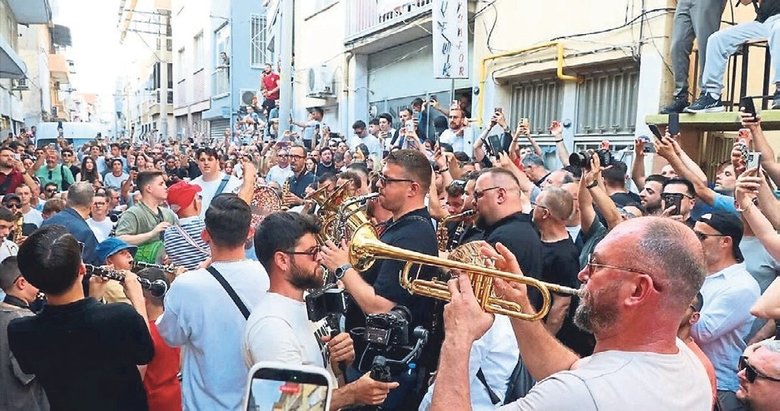 Balkan göçmenleri arife çalgısı geleneğiyle bayramı karşıladı