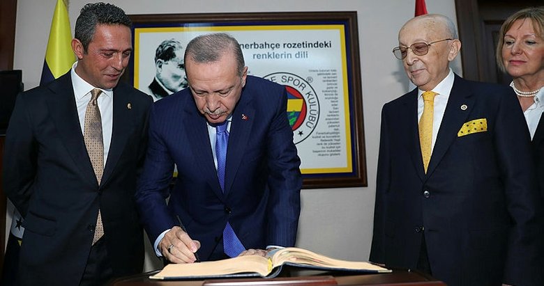 Erdoğan F.Bahçe Kulübü’nün özel anı defterini imzaladı
