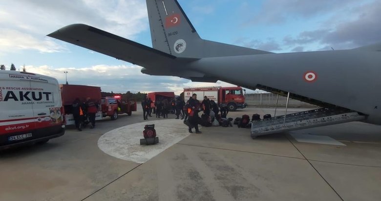 İzmir depreminin kahramanları deprem bölgesine gitti