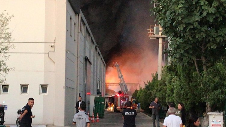 Manisa’daki bant fabrikasında yangın