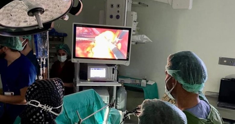 Mideden yapılan yemek borusuyla sağlığına kavuştu