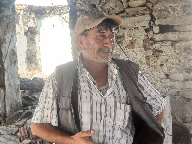 Manisalı çiftçi gözyaşları içinde anlattı: Her şeyimiz yandı, sadece 1 kedimiz kurtuldu