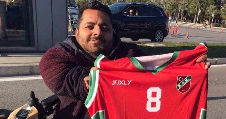 Pınar Karşıyaka Başantrenörü Ufuk Sarıca’dan anlamlı hareket