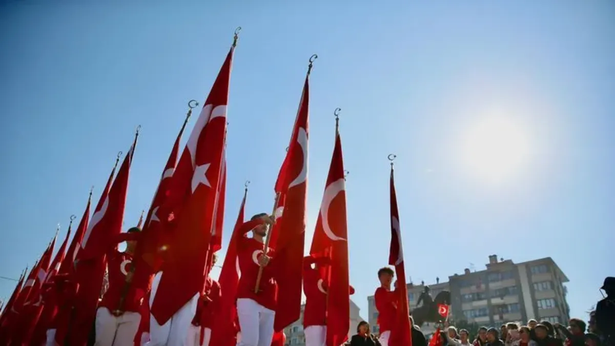 28 EKİM ÖĞLEDEN SONRA TATİL Mİ? 28 Ekim Çarşamba günü resmi tatil mi? 29 Ekim Cumhuriyet Bayramı tatil takvimi