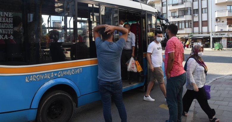 İzmir’de minibüslerde balık istifi yolculuk