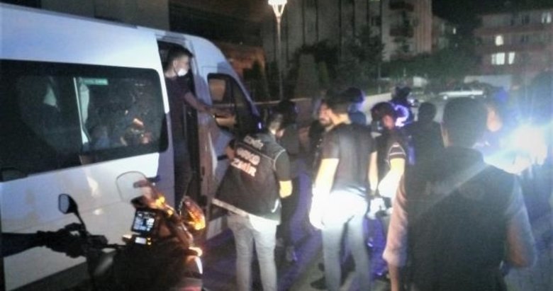 İzmir’de uyuşturucu operasyonunda yakalanan 17 zanlıdan 9’u tutuklandı