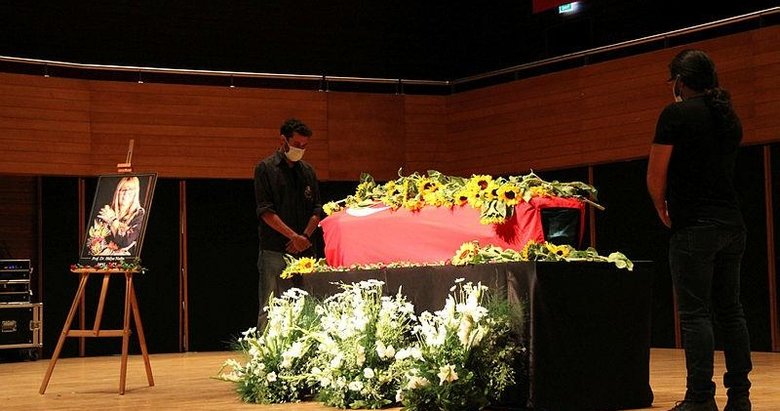 Vefat eden tiyatro araştırmacısı Prof. Dr. Hülya Nutku için tören düzenlendi