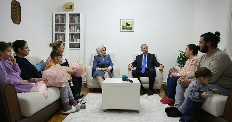 Başkan Erdoğan’dan depremzede aileye ziyaret
