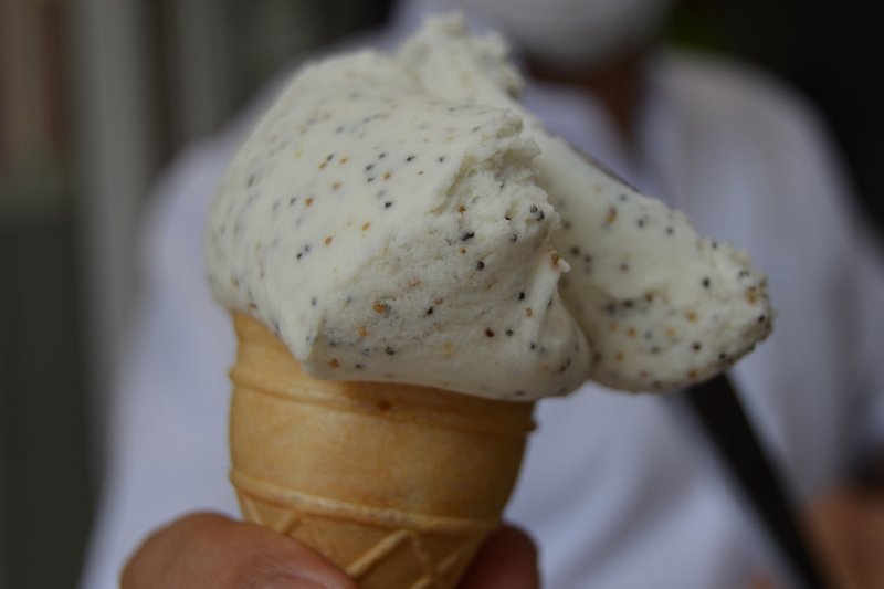 Afyonkarahisar’da haşhaşlı dondurma farklı tadıyla ilgi çekiyor