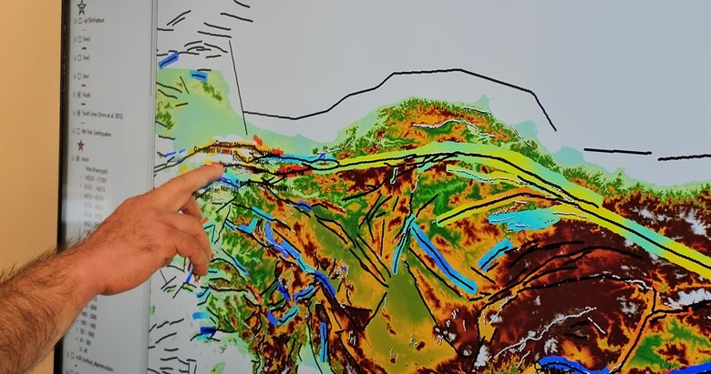 Deprem uzmanından uyarı: En büyük tehlikeyi İzmir çevresinde görüyorum