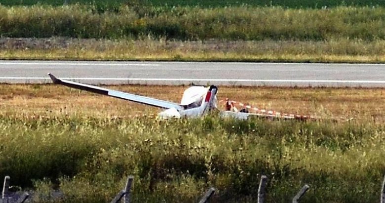 ABD’de otoyola acil iniş yapan küçük uçağa araç çarptı