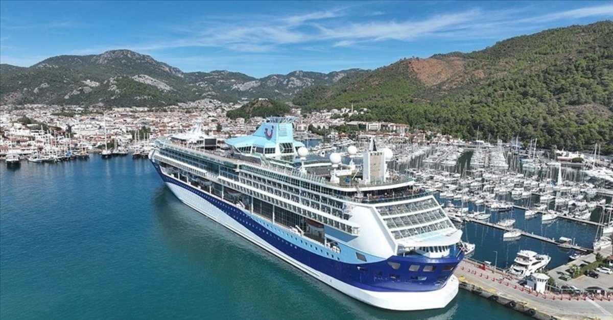 Bakan Uraloğlu duyurdu! 'Kruvaziyer turizminde vites yükselttik' Ege'nin o ili zirvede!