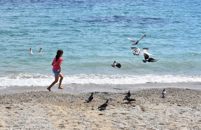 Antalya, Muğla, Isparta ve Burdur’da çocuklar güneşli havanın tadını çıkardı