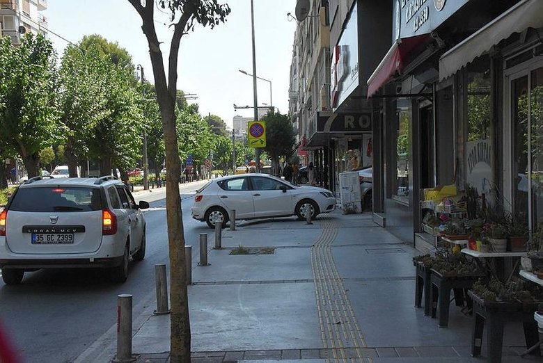 İzmir’in göbeğinde ahlaksızlık! Konak sakinlerinden fuhuş tepkisi