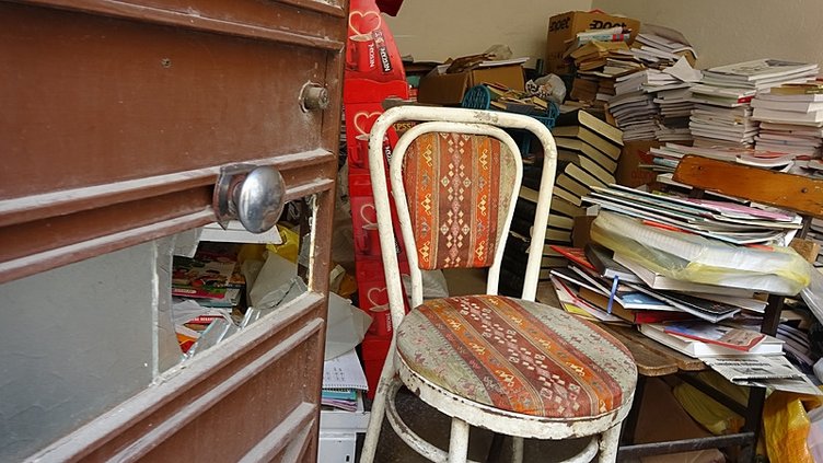 Kütahya’da ilginç olay! Ücretsiz kitap dağıtan kitabevine hırsızlık şoku