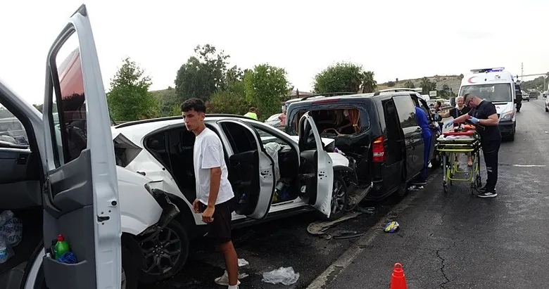 Antalya’da katliam gibi kaza! 6 araç birbirine girdi: 17 kişi yaralandı