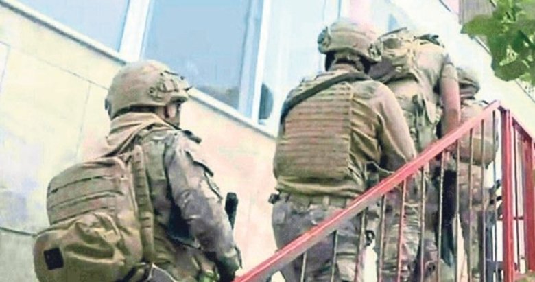 İzmir merkezli 3 ilde fetö operasyonu