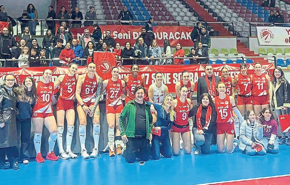 İzmir’de voleybol rüzgarı