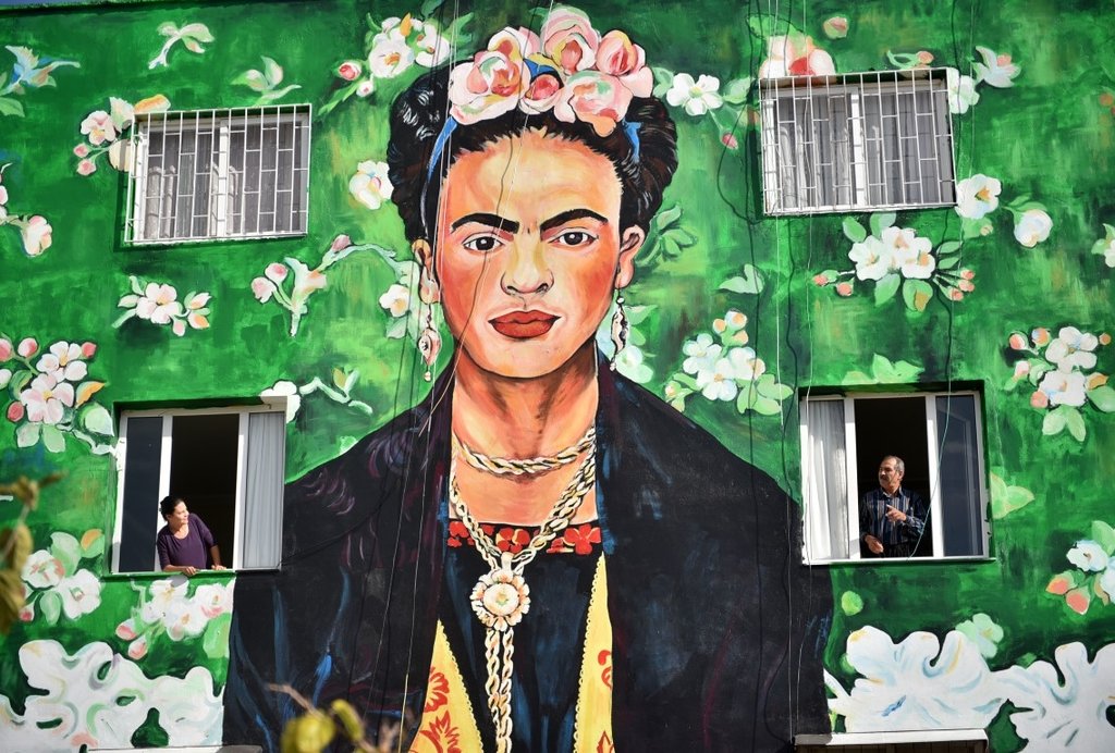 Mersin duvarlarında Frida Kahlo