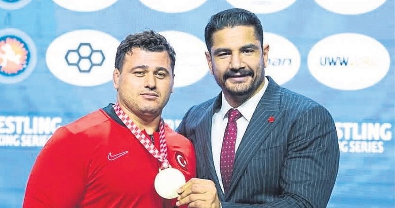 Rıza Kayaalp’ten Zagreb’de altın