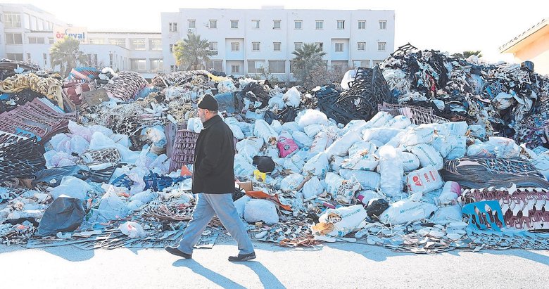 Ayakkabıcılar Sitesi’nde çöpler insan boyunu aştı