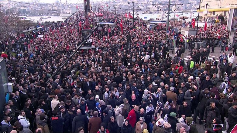 Teröre lanet Filistin’e destek! On binler Galata’ya akın etti