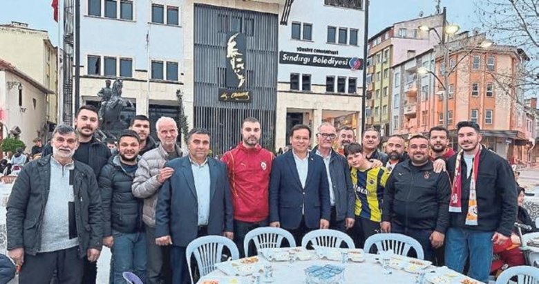 Farklı takımın taraftarları aynı sofrada buluştu