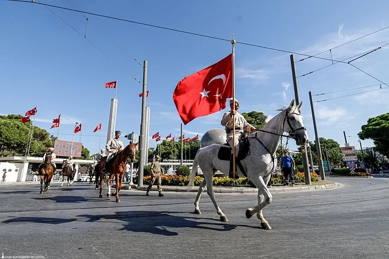 9 Eylül coşkusu tüm İzmir’e yayıldı