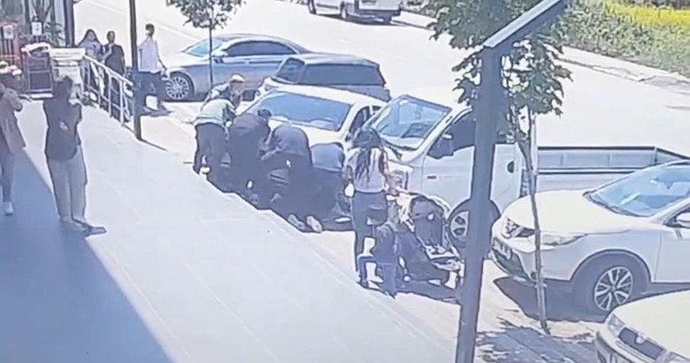 Otomobilini park ederken öğrencileri ezdi!