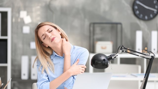 Boyun düzleşmesi neden olur? Boyun düzleşmesi belirtileri nelerdir?