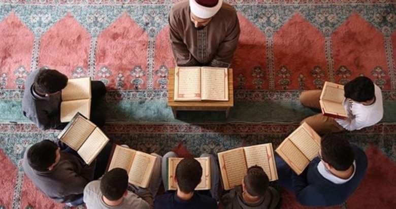 En hayırlınız Kuran’ı öğrenen ve öğretendir