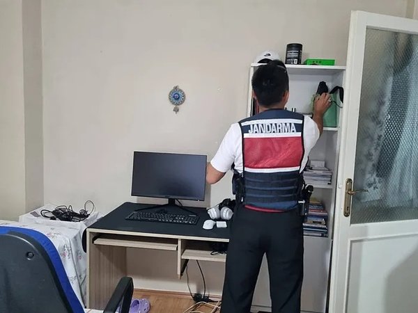 son-dakika-kredi-karti-olanlar-dikkat-mit-o-sebekenin-ipini-cekti-3-supheli-gozaltina-alindi-1781329419797.jpeg