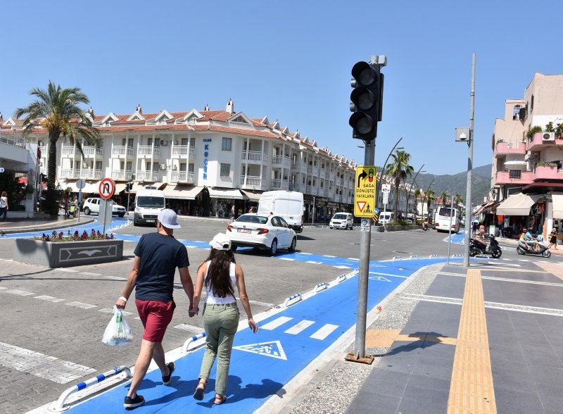 Turizm cenneti Marmaris’te sıcak hava nedeniyle sokaklar boşaldı
