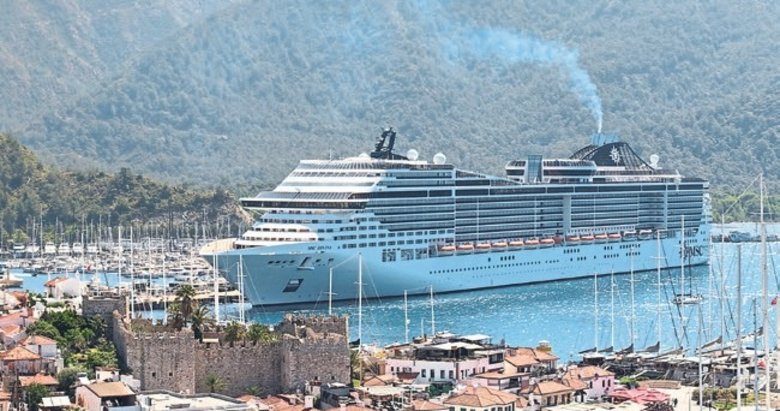 Dev kruvaziyer Marmaris’e 3 bin 280 turist getirdi
