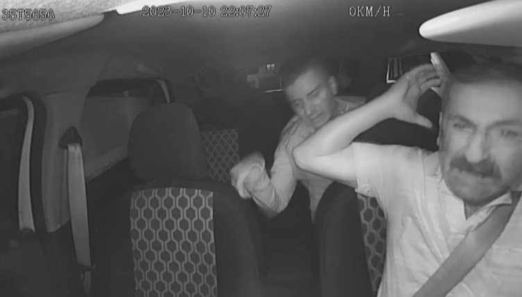 İzmir’de taksiciye kaldırım taşıyla saldırmıştı! Saldırgan poşetin içinde gofret var sanmış...